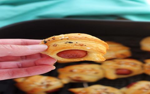 Are pie crust pigs in a blanket really that good? You have to try this amazing and easy recipe!
