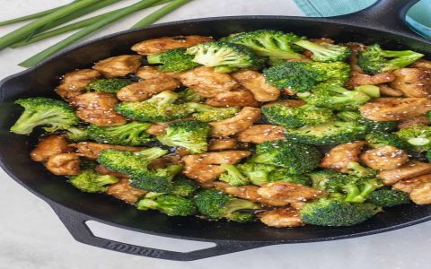How do you cook a healthy chicken broccolini recipe? Learn our top tricks for a nutritious dish!