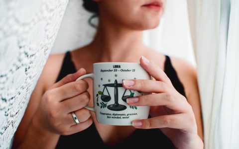 mercury in libra woman (Diplomat Mind)