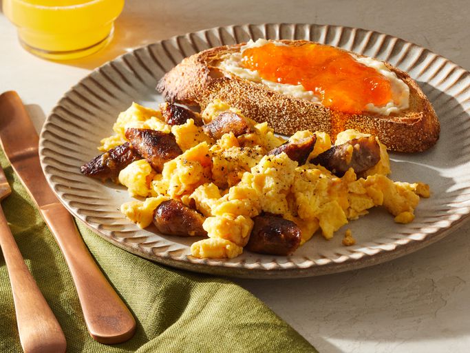 Best potato egg and sausage scramble recipe for busy mornings