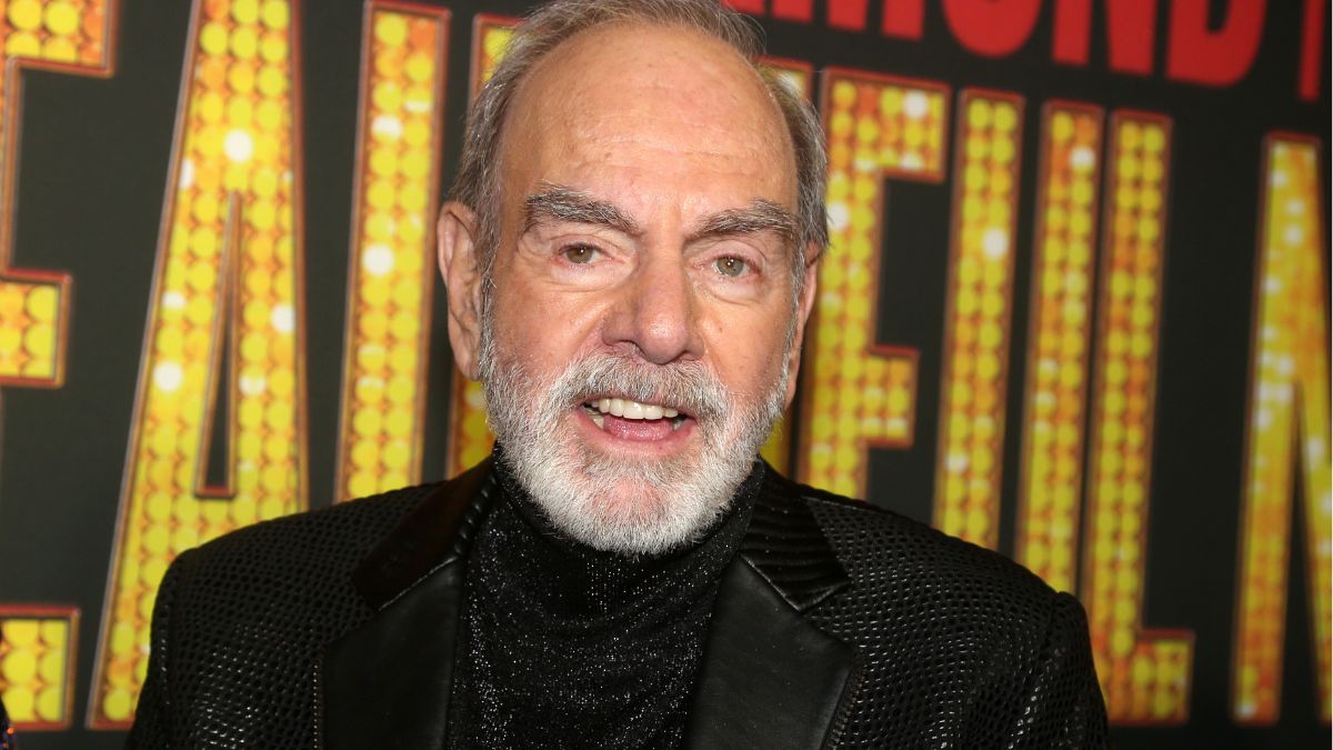 Neil Diamond Parkinsons latest: Hows he holding up? Get clear updates on his health and brave spirit!