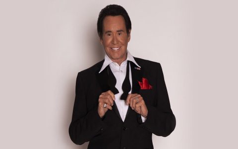 Where can you see Jay White Neil Diamond live? Find upcoming tour dates and concert tickets easily here!