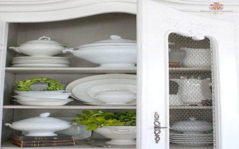 How to care for old stoneware bowls? Simple tips to keep your vintage collection looking amazing.