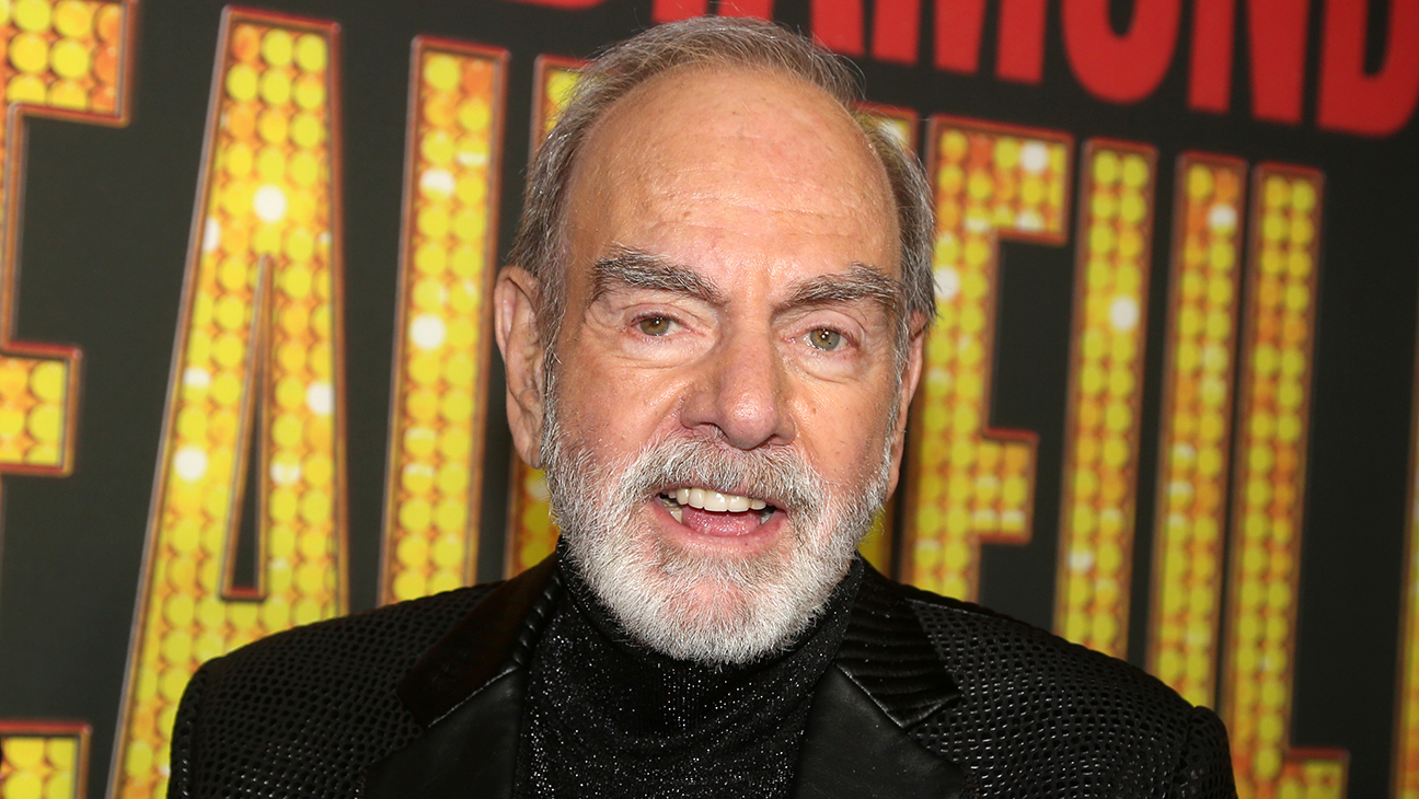 Neil Diamond Fans React Parkinsons Impact on His Music Career