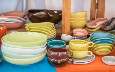 Where to Find Authentic Vintage Stoneware Dishes? Top Sources Listed