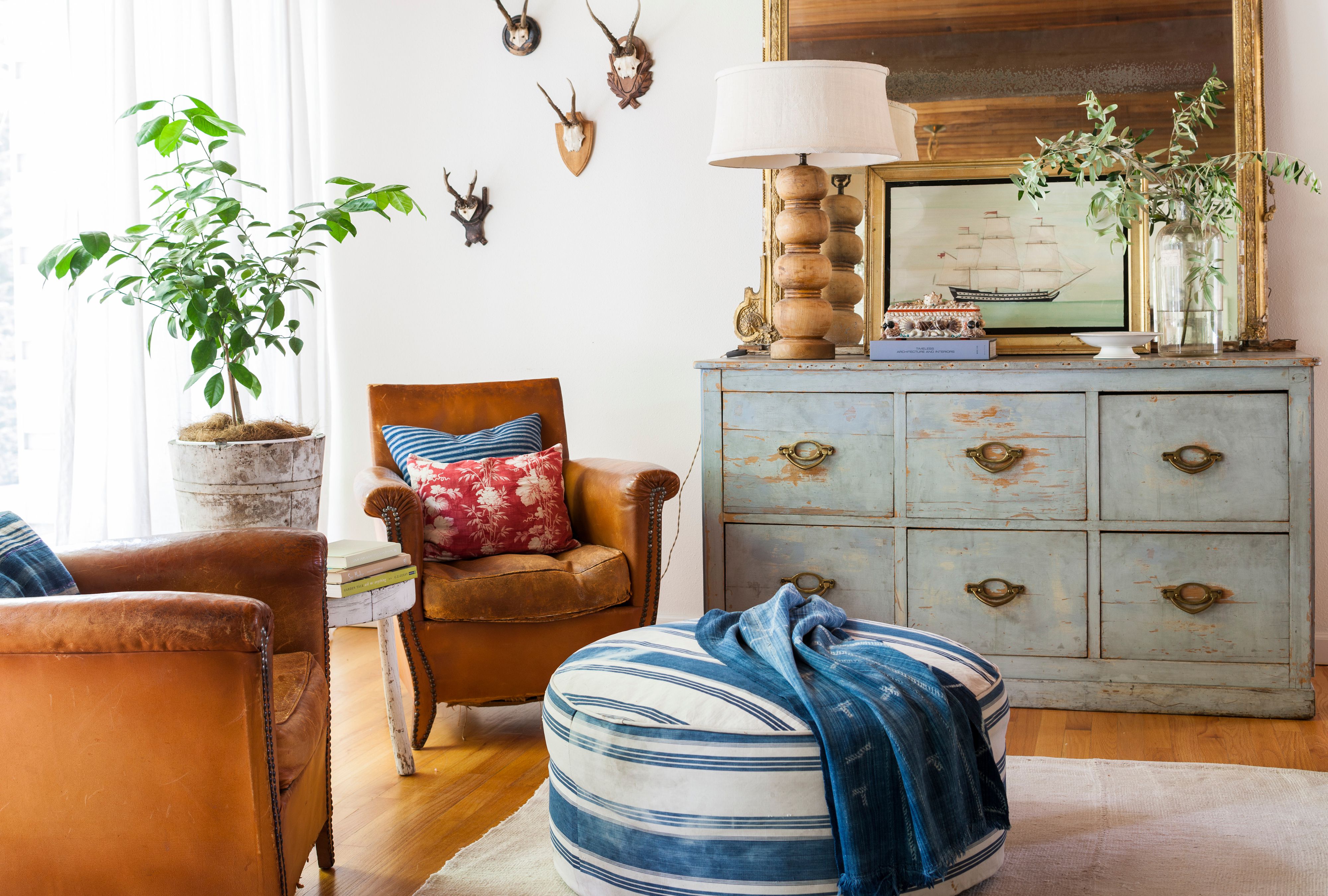 Why choose large antique photo frame? Top reasons for classic home decor