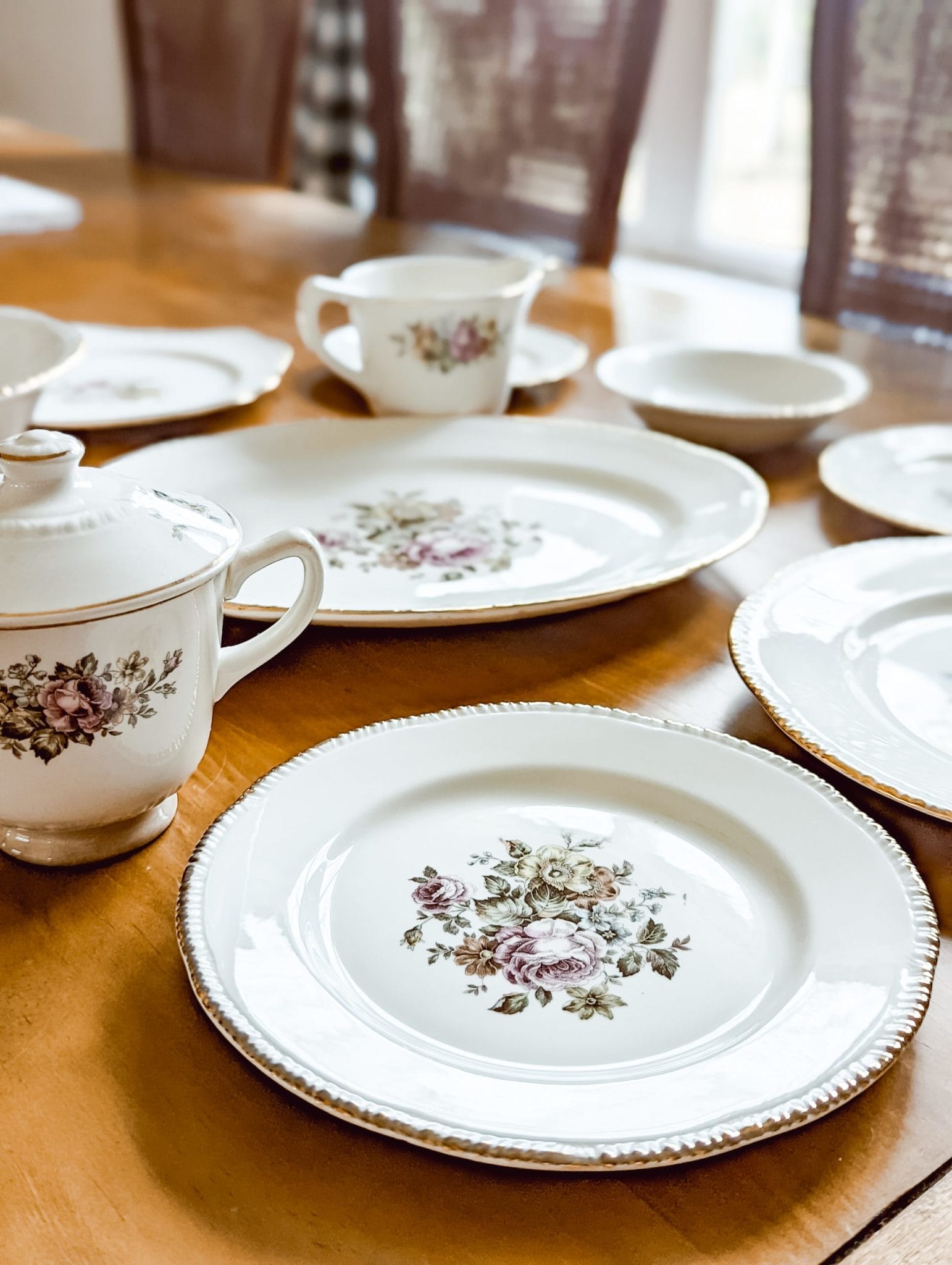 Where to Find Authentic Vintage Stoneware Dishes? Top Sources Listed