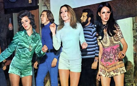 Best Twiggy style essentials must have pieces for a mod wardrobe