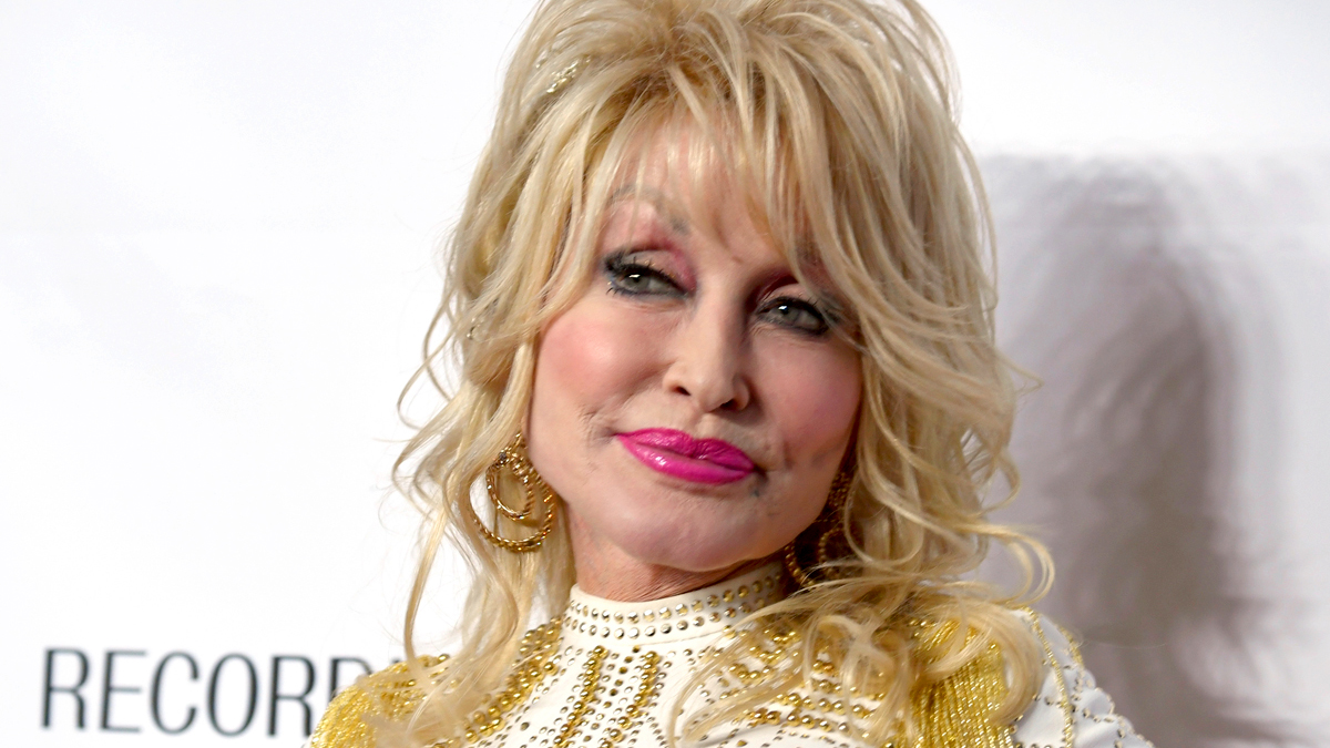 Dolly without wig secrets: 5 things you need to know about her style!