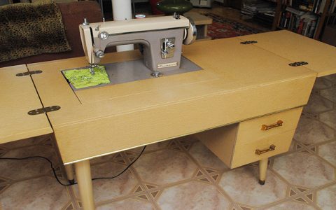 Singer Sewing Machine in Table Antique Value? Learn Pricing Tips Now!