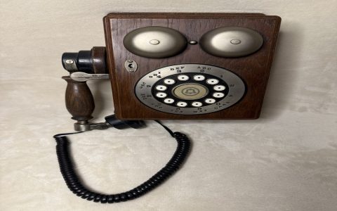 Where to find antique wall phones? Reliable sources and shops revealed!