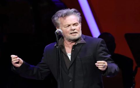 Does John Mellencamp greatest hits include live songs? Find the best performances here.