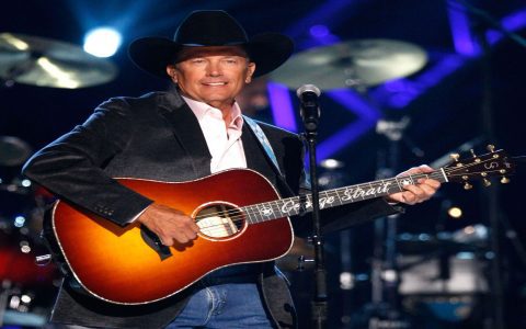 George Strait popular songs with lyrics? Full list of hit songs now.