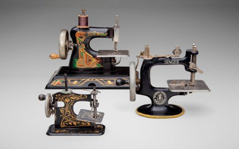 Why Buy Antique Singer Sewing Machines? (Cool Uses & Collecting Info!)
