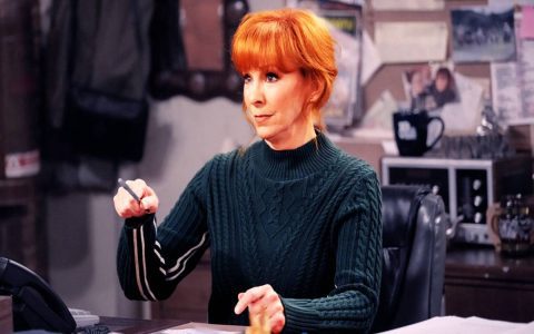 Best Reba McEntire Short Haircuts (Copy Her Iconic Short Hairstyles)