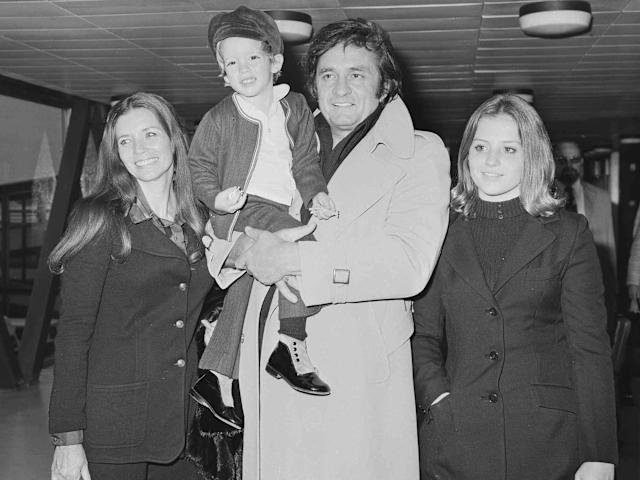Who are johnny cash and daughters? (Discover their life stories)